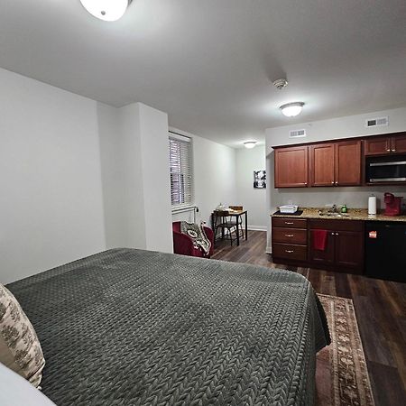 Cozy King Bed Stay At The Historic Inman - 201 Champaign Extérieur photo