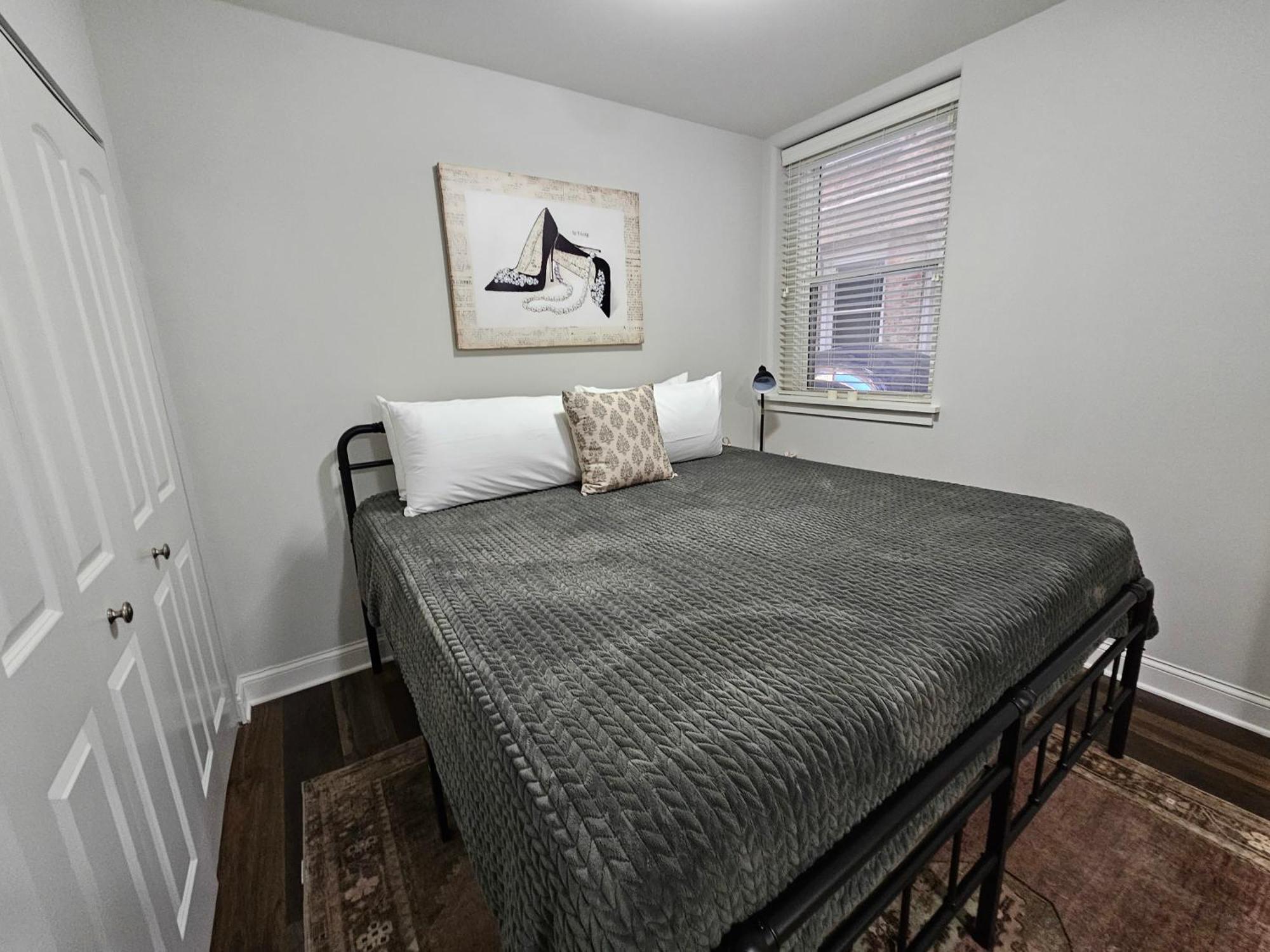 Cozy King Bed Stay At The Historic Inman - 201 Champaign Extérieur photo