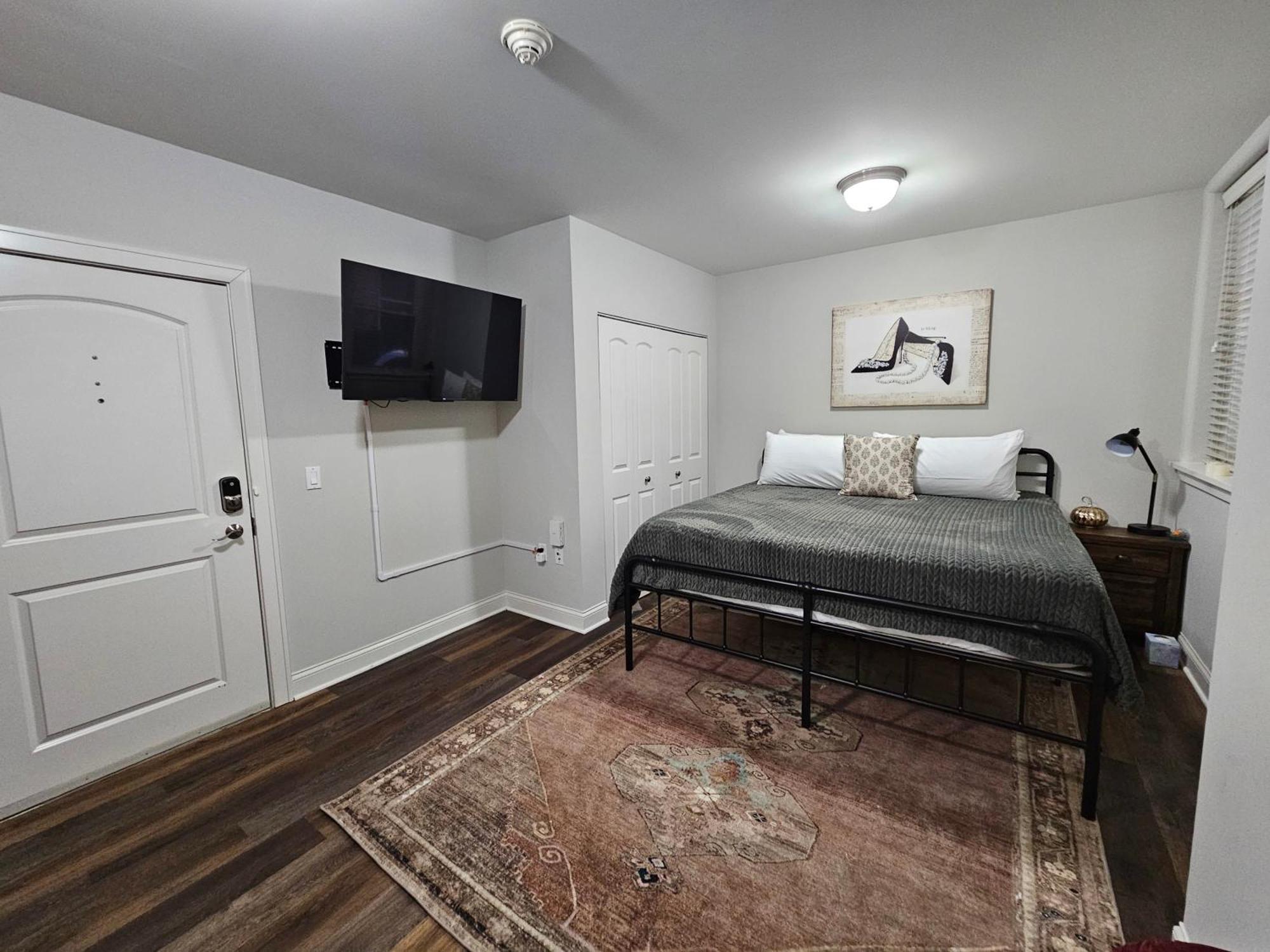 Cozy King Bed Stay At The Historic Inman - 201 Champaign Extérieur photo