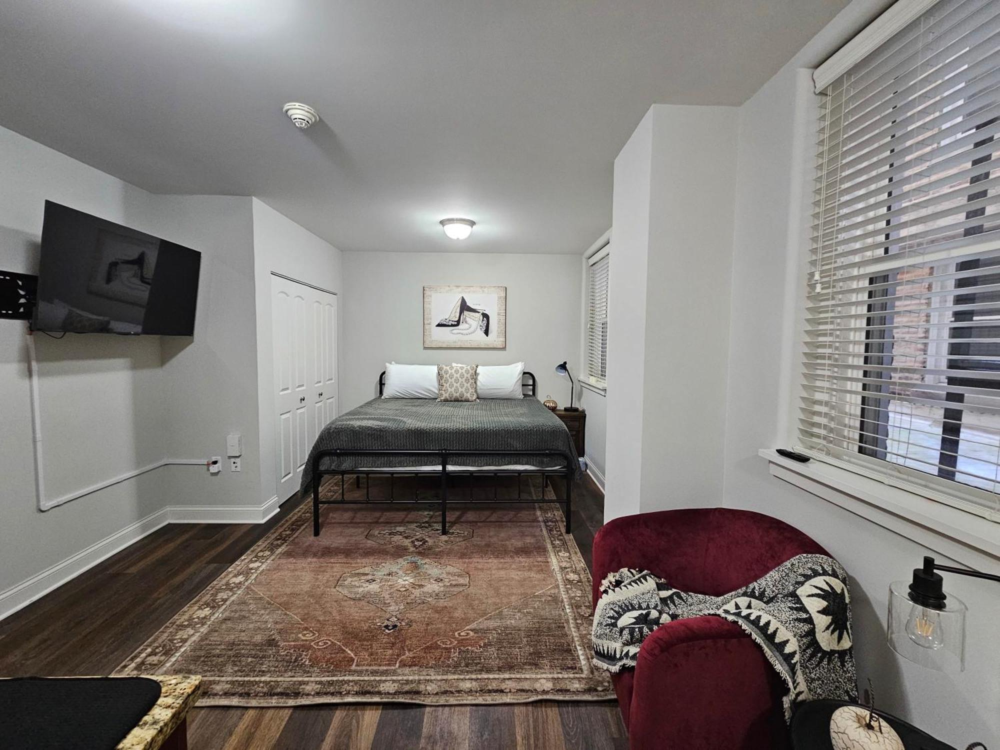 Cozy King Bed Stay At The Historic Inman - 201 Champaign Extérieur photo